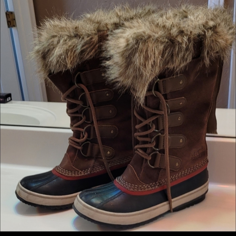 Sorel Joan of Arctic boot.  Sold out in stores